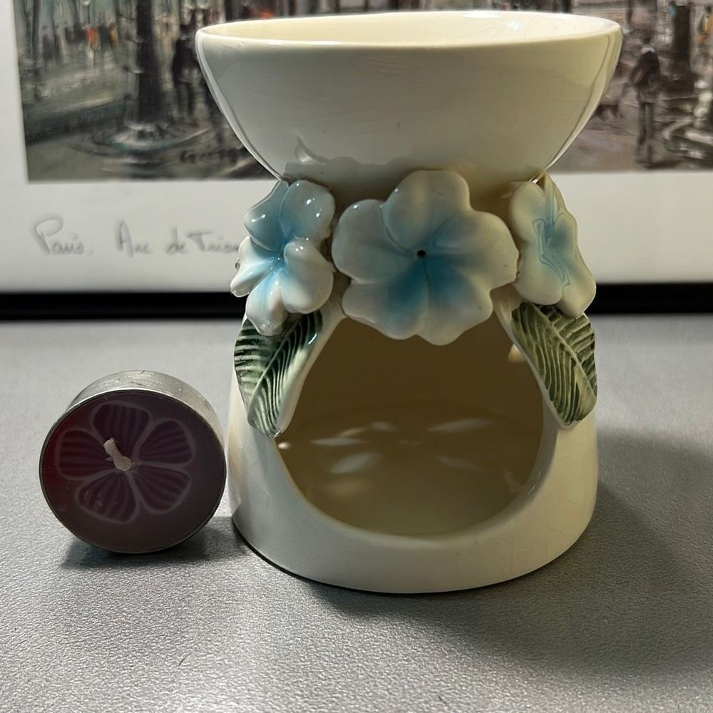 Blue & White Hibiscus Ceramic Wax‎ Warmer - NWOT